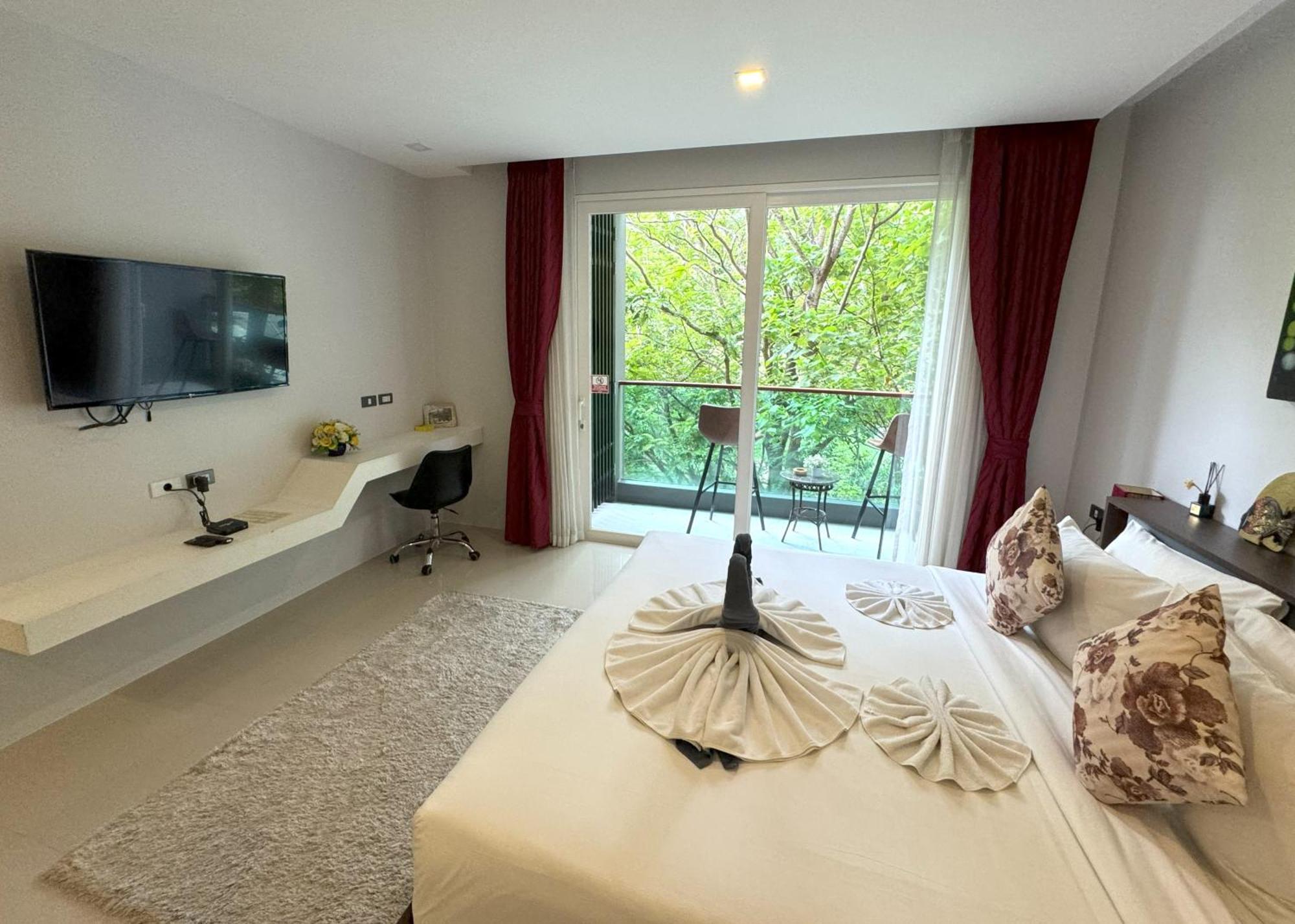 Private Apartment At Emerald Terrace Patong Bagian luar foto